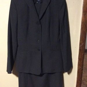 Women’s Ann Taylor Wool Sheath Dress & Jacket Set.